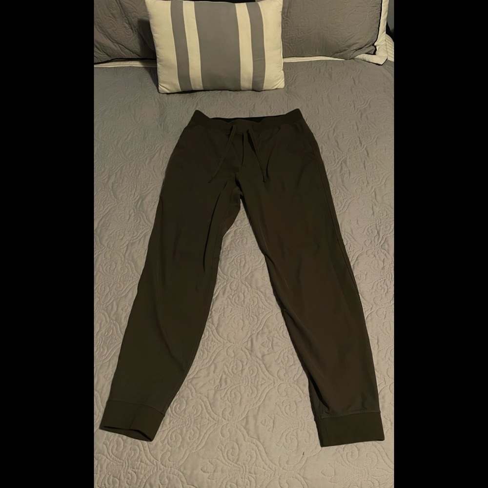LuLu Lemon Men’s ABC Jogger Size Medium Length 30in Color Olive